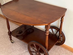 lot 9 image: Vintage Bar or Tea Cart