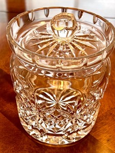 lot 79 image: Two Beautiful Crystal Items Crystal Bowl and Biscuit Jar