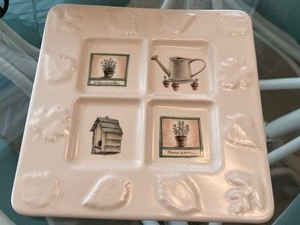 lot 83 image: Pfaltzgraff Tray and Vase