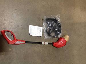lot 47 image: Homelite 13 in. 4 Amp Straight Electric String Trimmer (good condition) review all pictures
