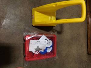 lot 56 image: Little Tikes Shopping Cart (new)