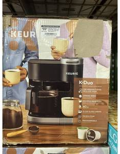 lot 155 image: KEURIG K-Duo Single Serve & Carafe Coffee Maker