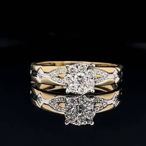 lot 36 image: Beautiful Sparkle 0.30ctw Round Diamond Marquise Cluster Estate Ring in Yellow Gold VIDEO