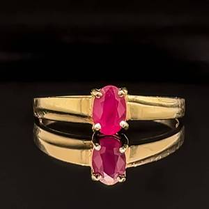 lot 70 image: Classic and Colorful Solitaire Oval Natural Ruby Estate Ring in 14k Yellow Gold