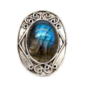 lot 82 image: Stylish Oval Labradorite Estate Ring, Spectacular Exhibit of  Iridescent Color Reflections.