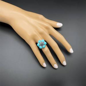 lot 86 image: Southwestern Influence Turquoise & Iolite Cluster Daisy Flower Estate Ring - Color inspired by Tiffany Blue