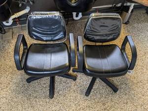 lot 99 image: Pair of Salon Style Hair Washing Chairs