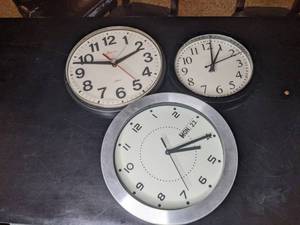 lot 181 image: Set of 3 Battery Operated Wall Clocks