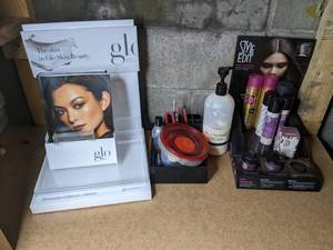 lot 88 image: Miscellaneous Style Edit Products and Brochure Holder Display Case
