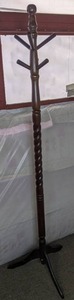 lot 60 image: Six Peg Wooden Coat Rack - Beautiful Spiral Design