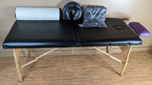 lot 1 image: Massage Table w Accessories