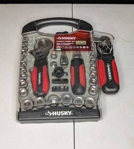 lot 126 image: Husky 45 Piece Stubby Combination Wrench and Socket Set