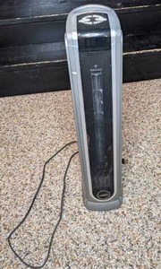 lot 136 image: Intertek Tower Space Heater