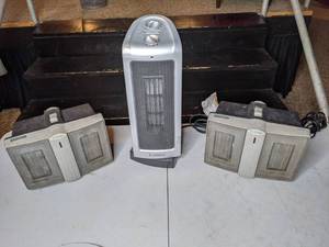 lot 137 image: Lot of 3 Holmes and Lasko Space Heaters