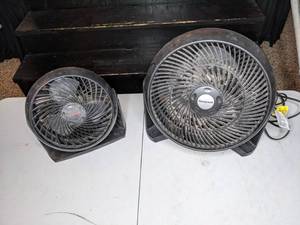 lot 138 image: Set of 2 Honeywell Table Fans