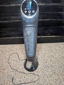 lot 141 image: Honeywell Quiet Set Tower Fan