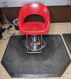 lot 11 image: Red Leather Salon Chair w Black Rubber Mat - 16