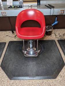 lot 14 image: Red Leather Chair w Black Rubber Mat - 46
