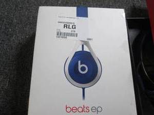 beats by dre EP on ear head phones ...