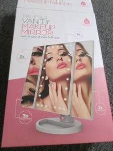 pursonic tri-fold vanity LED makup ...