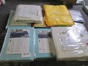 box of tableclothes and runners qty...