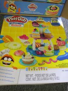 case of 4 new play-doh kitchen crea...