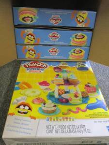 case of 4 new play-doh kitchen crea...