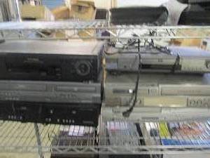 lot of 6 vhs player power on no fur...