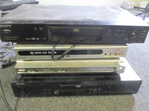 lot of 4 dvd players all power on n...