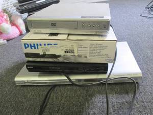 lot of 4 dvd players all power on n...