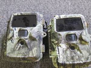 2 trail cameras untested ...