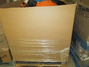 gaylordpallet of garden seat , vac...