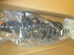 set of 4 struts kax new in box ...