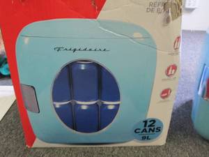 frigidaire retro mini beverage refr...