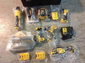 DEWALT 20-Volt MAX Cordless Combo Kit (7-Tool) with ToughSystem Case,  20-Volt 4.0Ah Battery &  20-Volt 2.0Ah charger (review all pictures good condition)