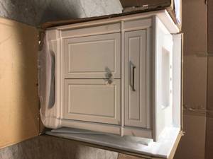 Timeless Home Silas 30 in. W x 19 in. D x 34 in. H Single Bathroom Vanity in White (good condition) review pictures