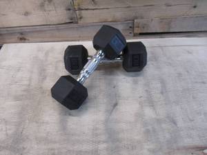 lot 53 image: Sporzon Exercise Equipment Rubber Encased Pair of Hexagon Handheld Weight Dumbbells with Contoured Non Slip Handles for Home Fitness, 15 Pounds