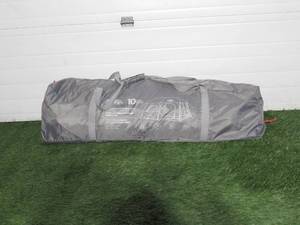 lot 2 image: CORE 10-person Instant Cabin Tent with Screen Room - color may vary