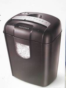 lot 6 image: Insignia - 6-Sheet Crosscut Shredder - Black