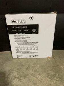 lot 13 image: Delta Classic 400 32 in. L x 32 in. W Alcove Shower Pan Base with Center Drain in High Gloss White. See Pictures