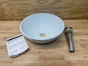 lot 7 image: Round Sink in White