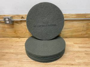lot 38 image: 3M 3100 Aqua Burnish Floor Pad 20 (Case of 5) for 1500 to 3000 RPM Machines