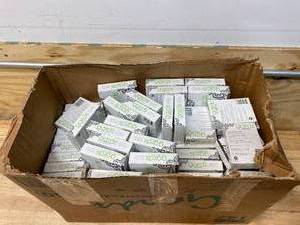 lot 71 image: GARDS Box Full of Regular Maxi Pads (147A)