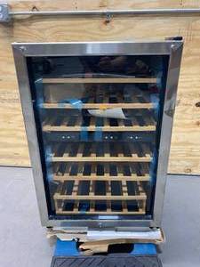 lot 88 image: FRIGIDAIRE 21.5-in 38-Can Capacity Stainless Steel Freestanding Beverage Refrigerator