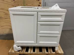 lot 95 image: DIAMOND NOW Calhoun 36-in White Bathroom Vanity Cabinet