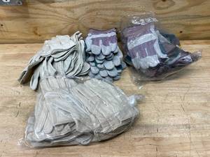 lot 126 image: Lot of Work Gloves