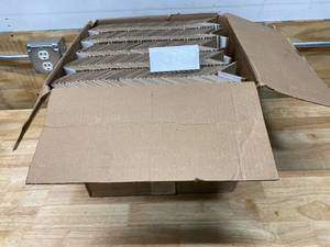 lot 136 image: Box Full of 4 Corner Protector For Shipping