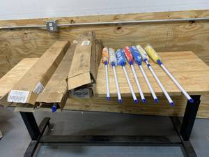 lot 152 image: Lot of 4 Boxes of Wool Dusters