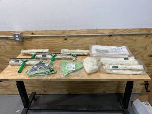 lot 153 image: UNGER Lot of Cleaning Products