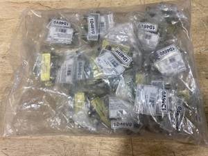lot 155 image: Bag Of 4-Way CATV Signal Splitters